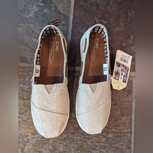 NWT Bimini style Natural Burlap colored Youth Size 5 Toms slip-on shoe